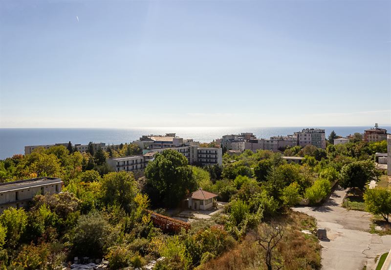 Зеленият квартал Кабакум с гледка към Черно море